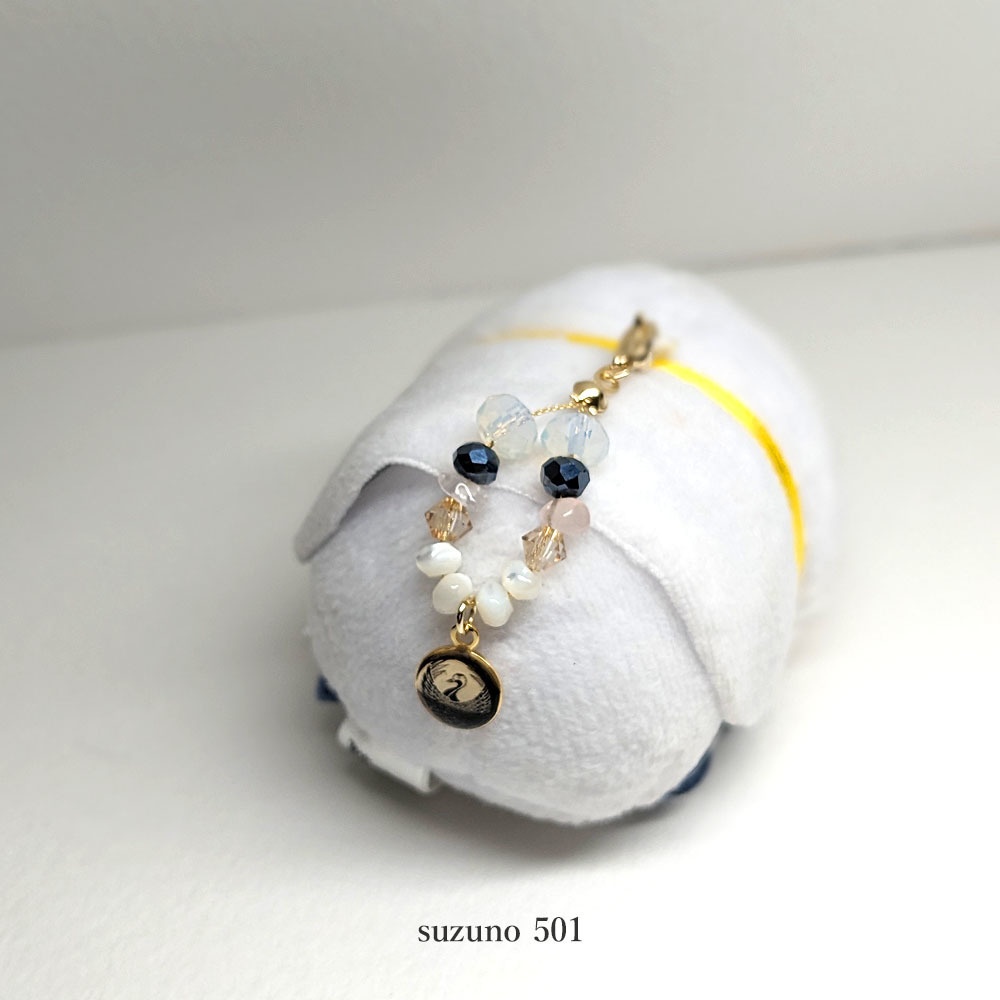 鶴丸国永 ガラスビーズとローズクオーツのチャーム