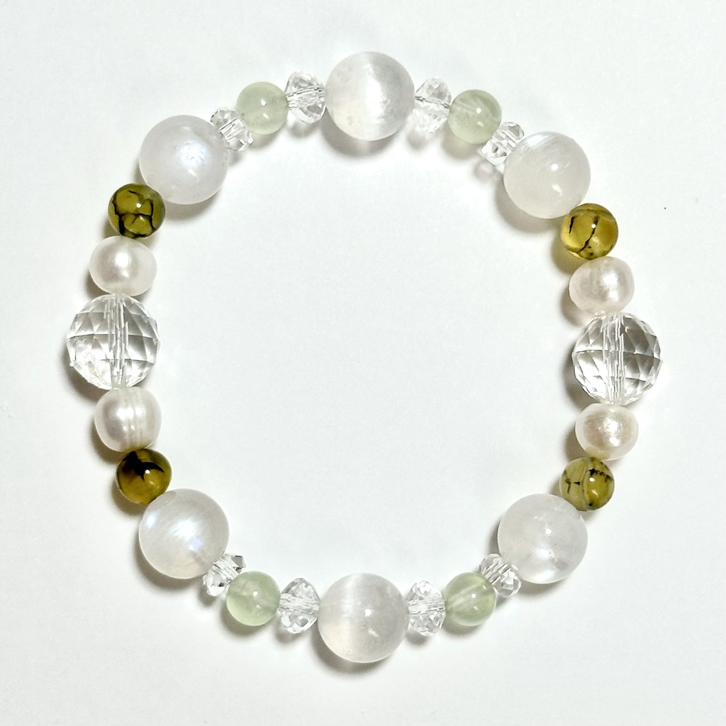 「 紫陽花─純真─ 」 ✯ セレナイト ムーンストーン 淡水パール プレナイト ドラゴンアゲート / 天然石ブレスレット パワーストーン 天然石アクセサリー