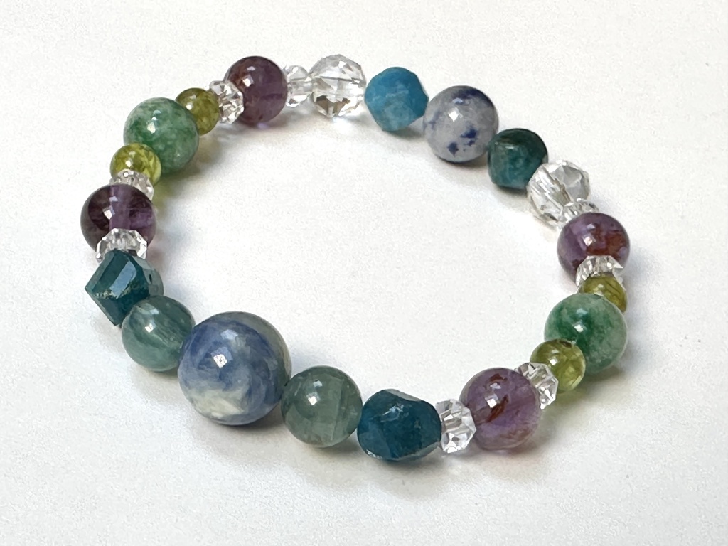 「 雨色 」 ✯ カイヤナイトシリカ ブルーアパタイト アメジストガーデンクォーツ ペリドット デュモルチェライトインクォーツ / 天然石ブレスレット パワーストーン 天然石アクセサリー
