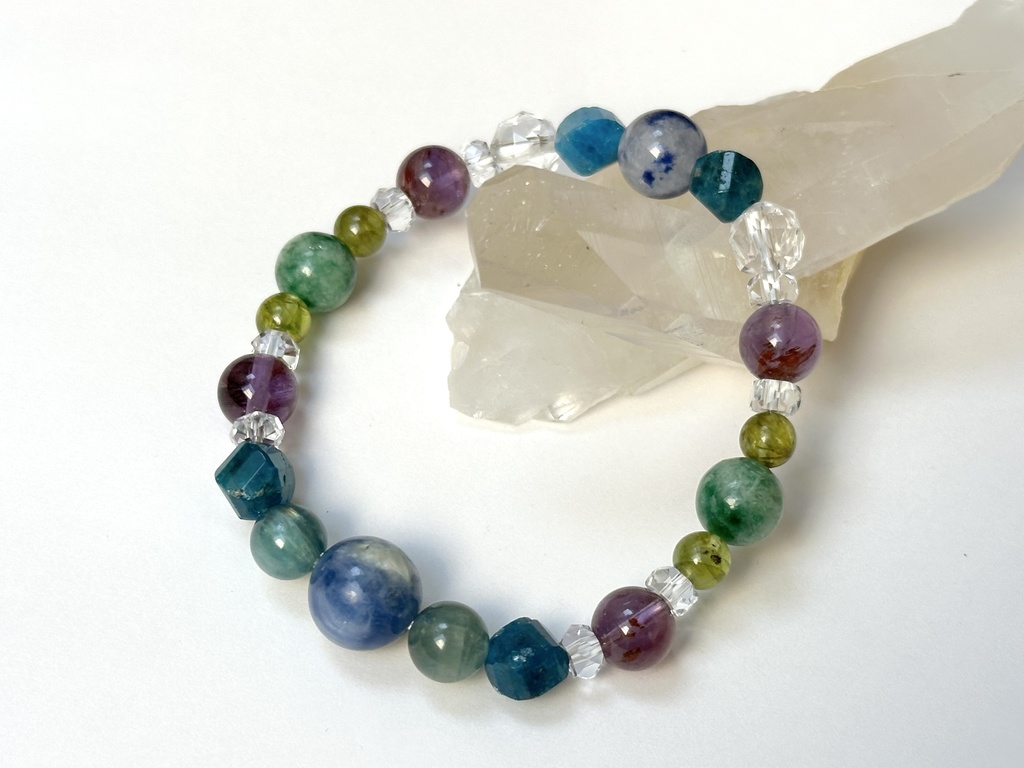 「 雨色 」 ✯ カイヤナイトシリカ ブルーアパタイト アメジストガーデンクォーツ ペリドット デュモルチェライトインクォーツ / 天然石ブレスレット パワーストーン 天然石アクセサリー