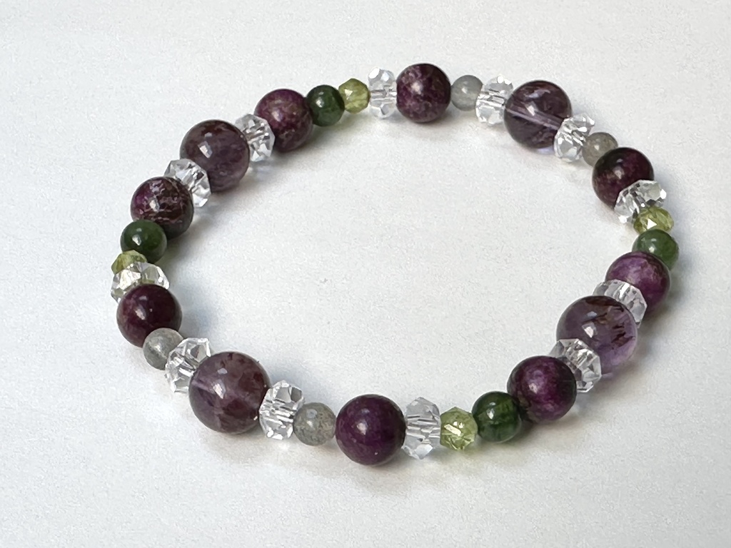 「 すみれ想い 」 ✯ アメジストガーデンクォーツ スティヒタイト ペリドット グリーントルマリン / 天然石ブレスレット パワーストーン 天然石アクセサリー