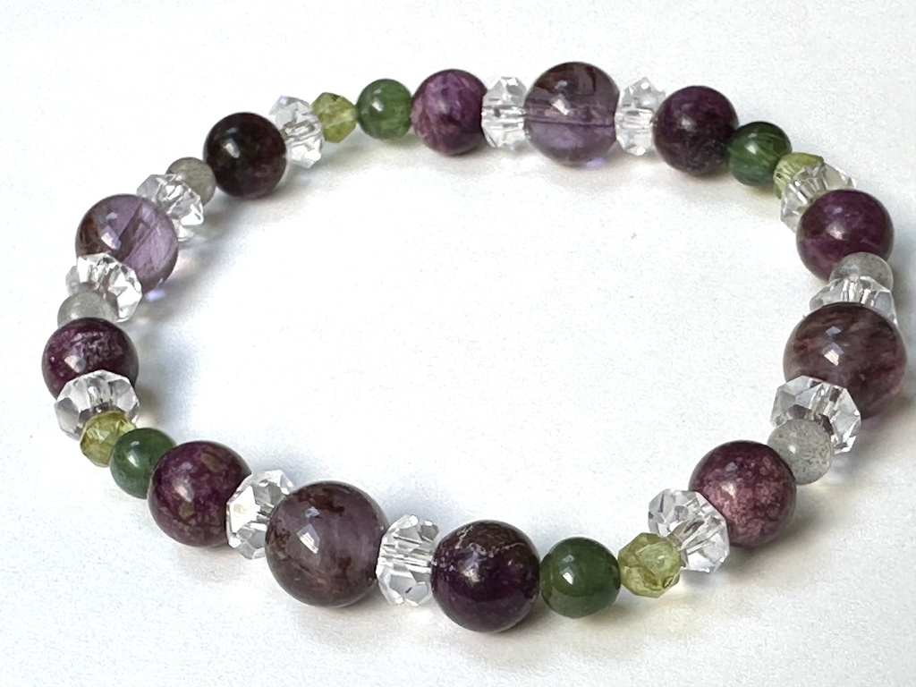 「 すみれ想い 」 ✯ アメジストガーデンクォーツ スティヒタイト ペリドット グリーントルマリン / 天然石ブレスレット パワーストーン 天然石アクセサリー