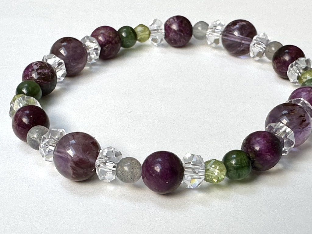 「 すみれ想い 」 ✯ アメジストガーデンクォーツ スティヒタイト ペリドット グリーントルマリン / 天然石ブレスレット パワーストーン 天然石アクセサリー