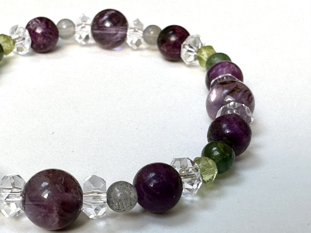 「 すみれ想い 」 ✯ アメジストガーデンクォーツ スティヒタイト ペリドット グリーントルマリン / 天然石ブレスレット パワーストーン 天然石アクセサリー