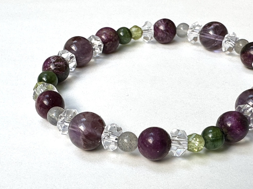「 すみれ想い 」 ✯ アメジストガーデンクォーツ スティヒタイト ペリドット グリーントルマリン / 天然石ブレスレット パワーストーン 天然石アクセサリー