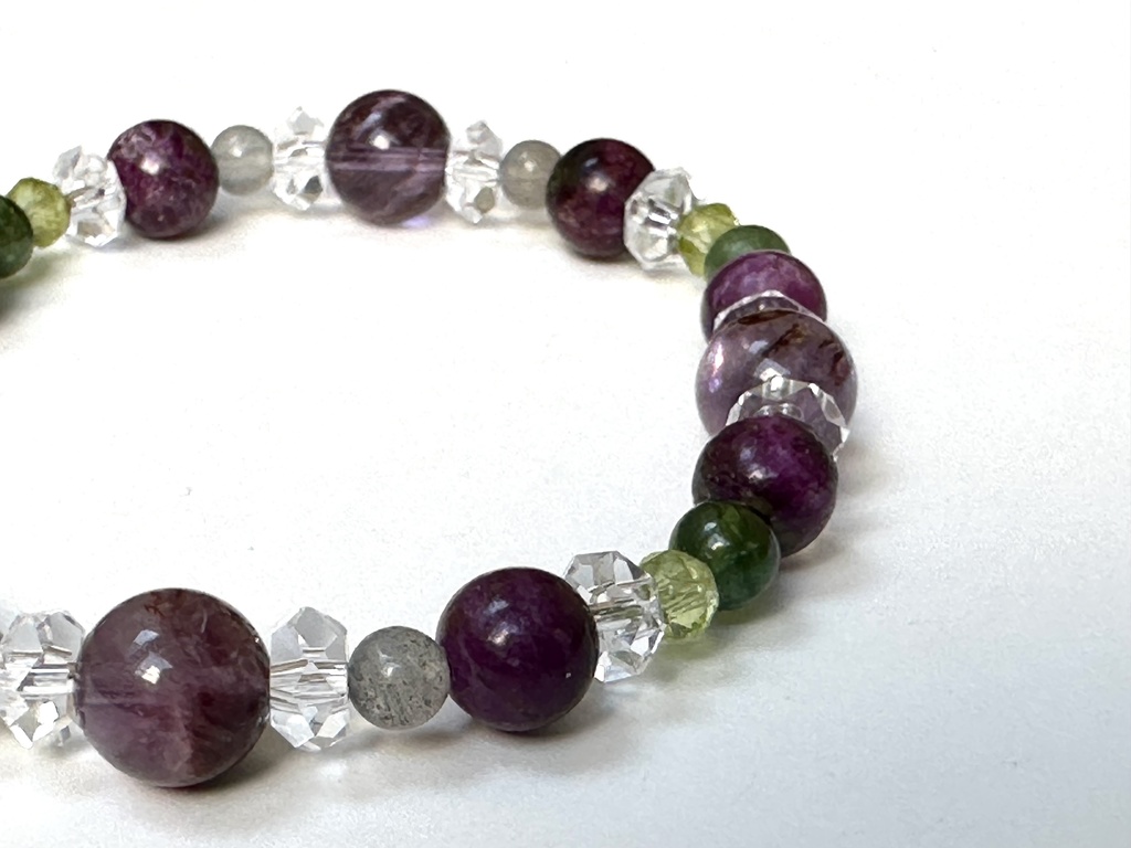 「 すみれ想い 」 ✯ アメジストガーデンクォーツ スティヒタイト ペリドット グリーントルマリン / 天然石ブレスレット パワーストーン 天然石アクセサリー