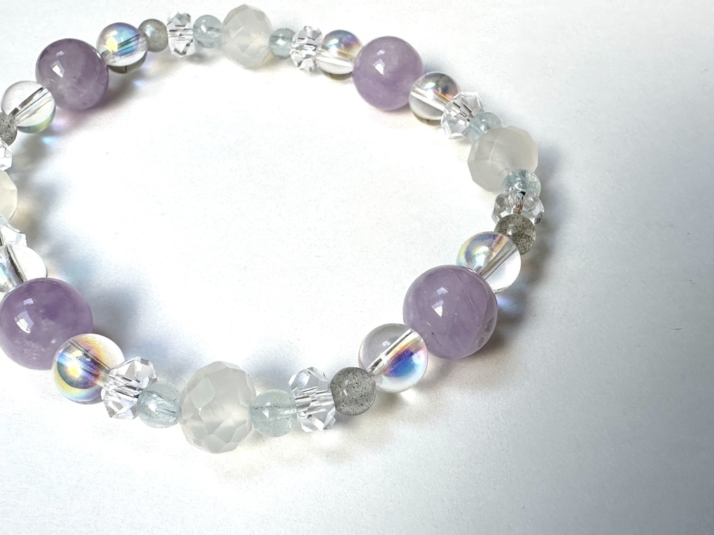 「 すみれと春風 」 ✯ ラベンダーアメジスト アクアマリン ラブラドライト 半面オーラ水晶 カルセドニー / 天然石ブレスレット パワーストーン 天然石アクセサリー