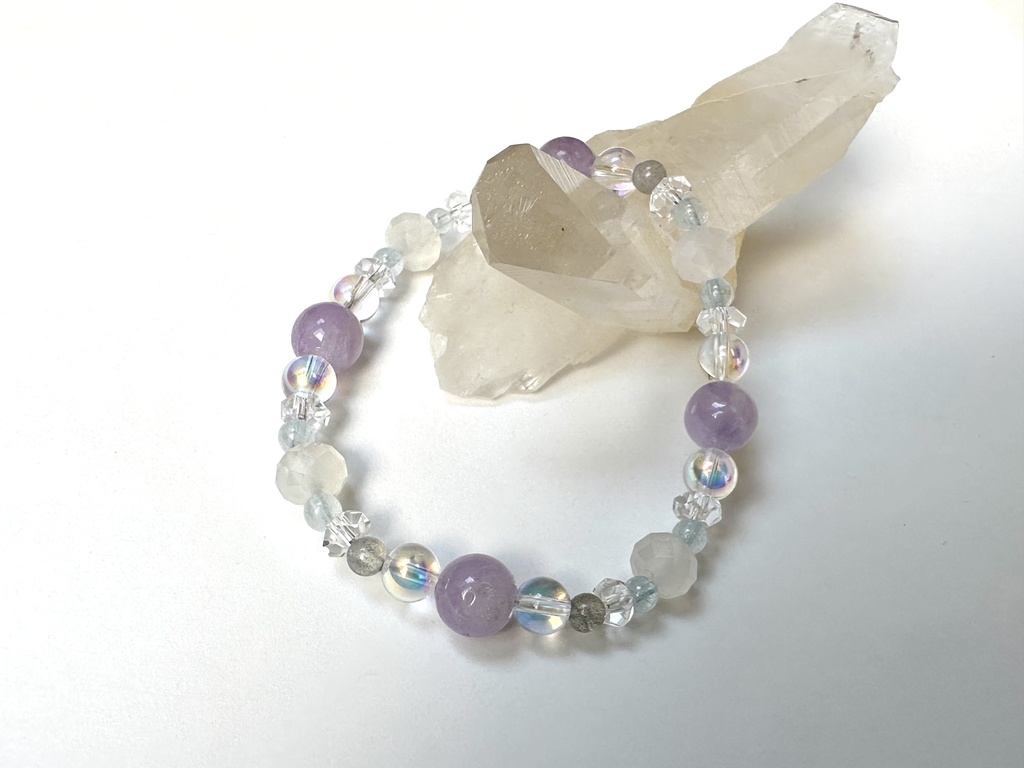 「 すみれと春風 」 ✯ ラベンダーアメジスト アクアマリン ラブラドライト 半面オーラ水晶 カルセドニー / 天然石ブレスレット パワーストーン 天然石アクセサリー