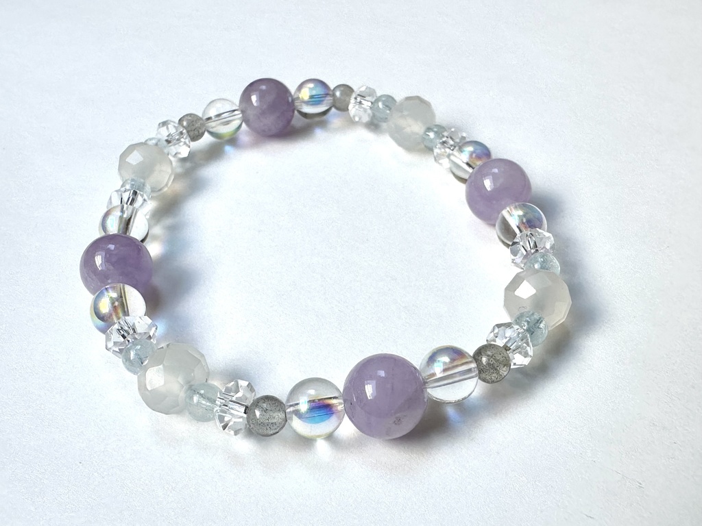 「 すみれと春風 」 ✯ ラベンダーアメジスト アクアマリン ラブラドライト 半面オーラ水晶 カルセドニー / 天然石ブレスレット パワーストーン 天然石アクセサリー