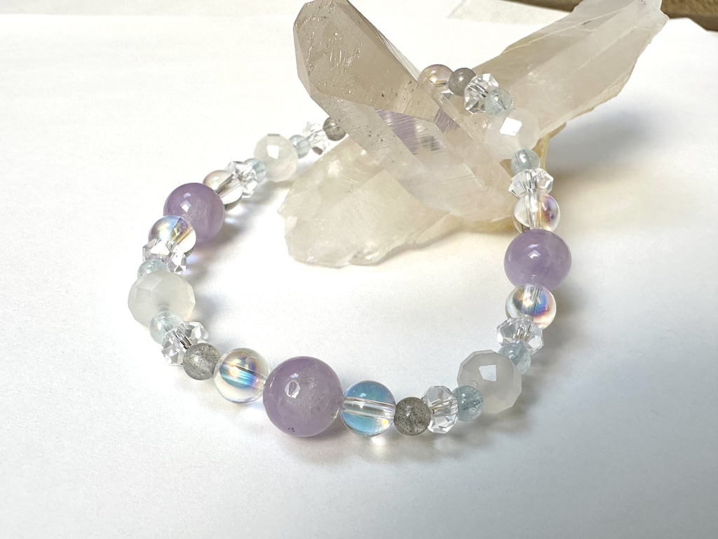 「 すみれと春風 」 ✯ ラベンダーアメジスト アクアマリン ラブラドライト 半面オーラ水晶 カルセドニー / 天然石ブレスレット パワーストーン 天然石アクセサリー