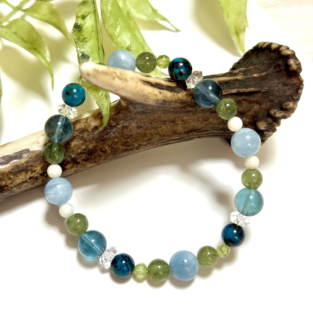「 ネモフィラの花 」 ✯ アクアマリン ブルーフローライト ペリドット クリソコラ グリーンアパタイト ホワイトコーラル / 天然石ブレスレット パワーストーン 天然石アクセサリー