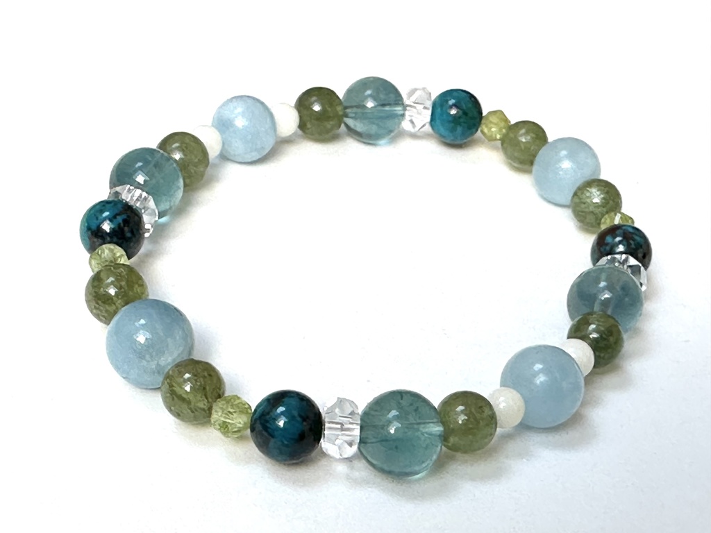「 ネモフィラの花 」 ✯ アクアマリン ブルーフローライト ペリドット クリソコラ グリーンアパタイト ホワイトコーラル / 天然石ブレスレット パワーストーン 天然石アクセサリー
