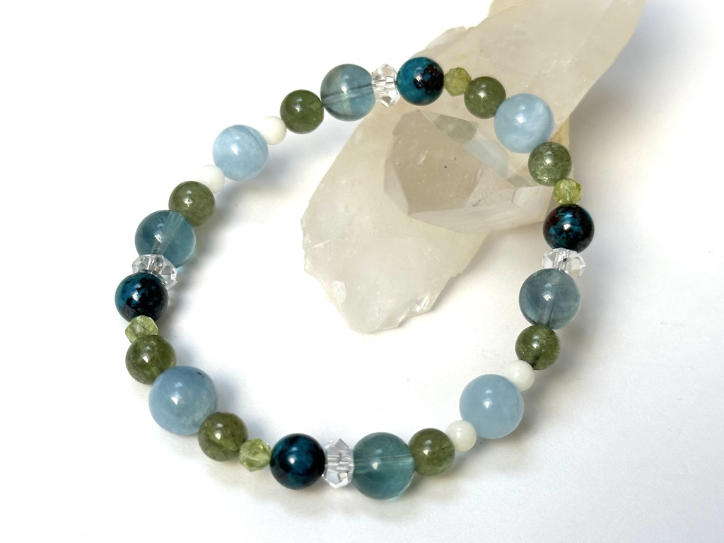 「 ネモフィラの花 」 ✯ アクアマリン ブルーフローライト ペリドット クリソコラ グリーンアパタイト ホワイトコーラル / 天然石ブレスレット パワーストーン 天然石アクセサリー