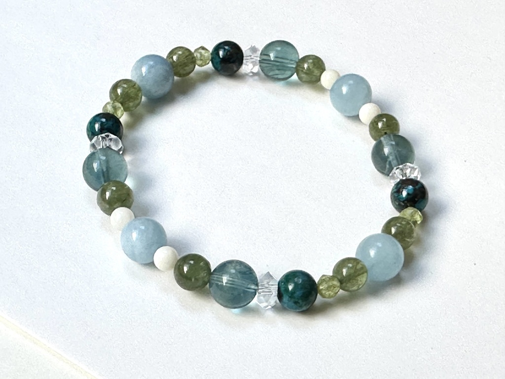「 ネモフィラの花 」 ✯ アクアマリン ブルーフローライト ペリドット クリソコラ グリーンアパタイト ホワイトコーラル / 天然石ブレスレット パワーストーン 天然石アクセサリー