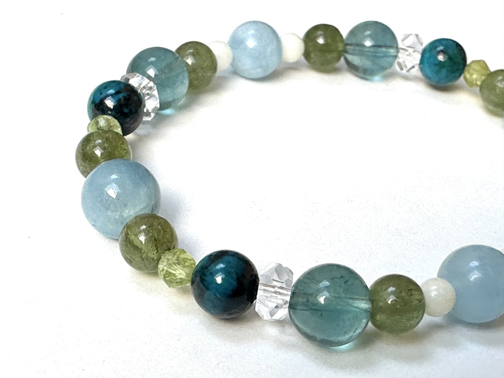 「 ネモフィラの花 」 ✯ アクアマリン ブルーフローライト ペリドット クリソコラ グリーンアパタイト ホワイトコーラル / 天然石ブレスレット パワーストーン 天然石アクセサリー
