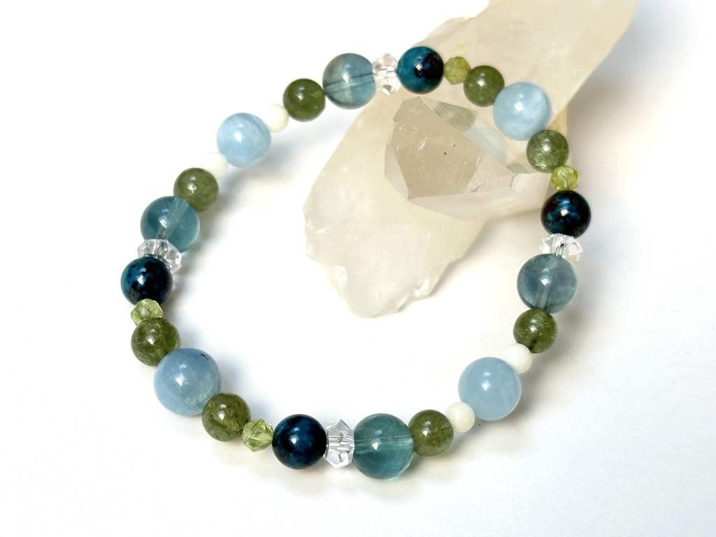 「 ネモフィラの花 」 ✯ アクアマリン ブルーフローライト ペリドット クリソコラ グリーンアパタイト ホワイトコーラル / 天然石ブレスレット パワーストーン 天然石アクセサリー