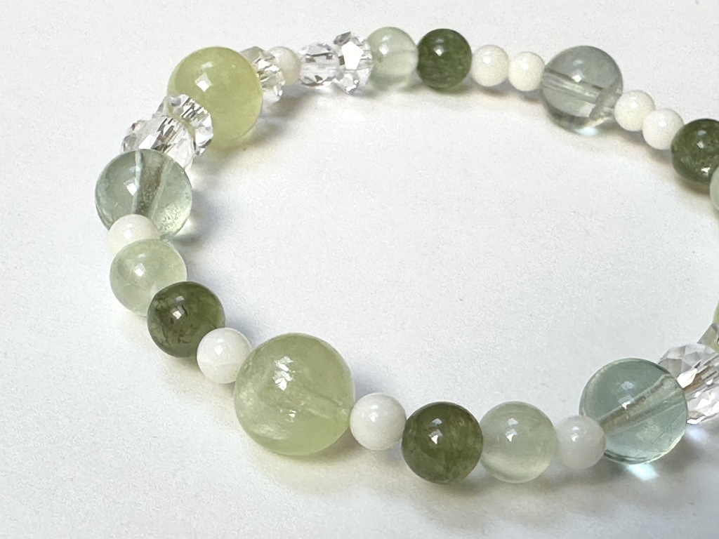 「 なずな 」 ✯ ゴールデンプレナイト ホワイトコーラル グリーンアパタイト プレナイト グリーンフローライト / 天然石ブレスレット パワーストーン 天然石アクセサリー