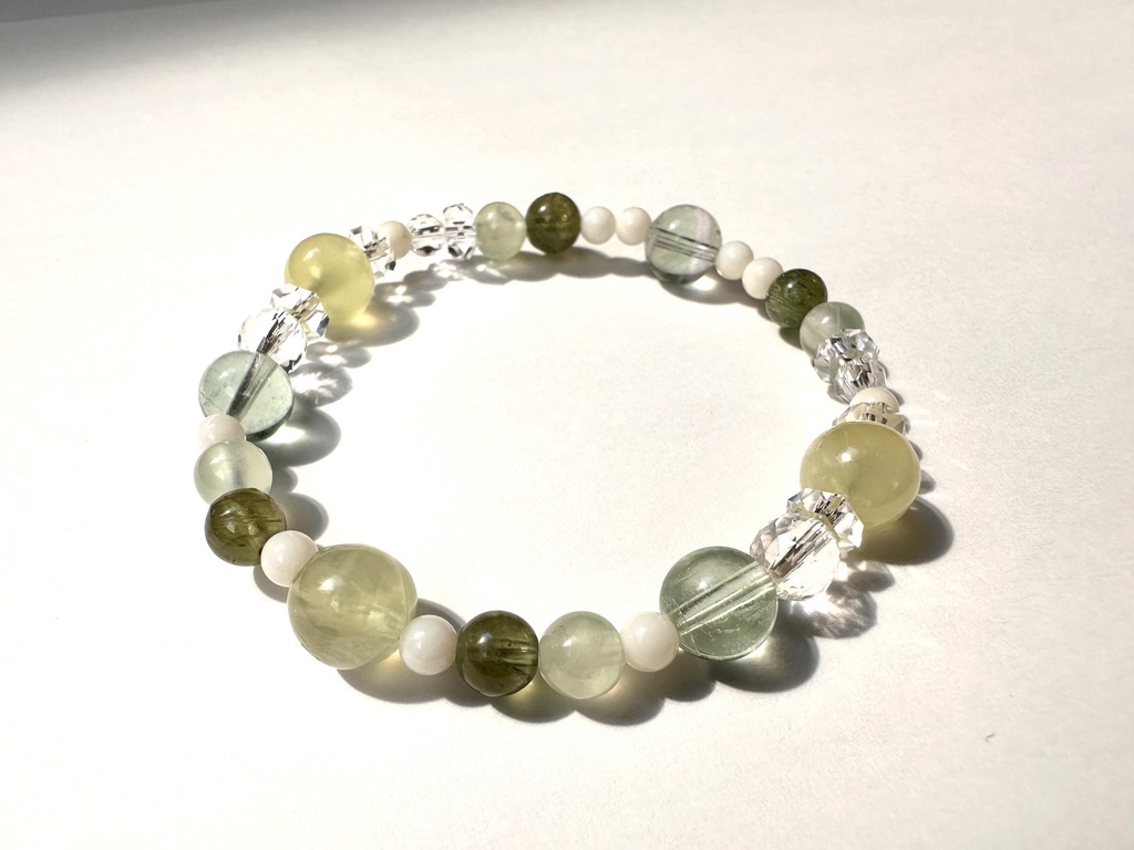 「 なずな 」 ✯ ゴールデンプレナイト ホワイトコーラル グリーンアパタイト プレナイト グリーンフローライト / 天然石ブレスレット パワーストーン 天然石アクセサリー