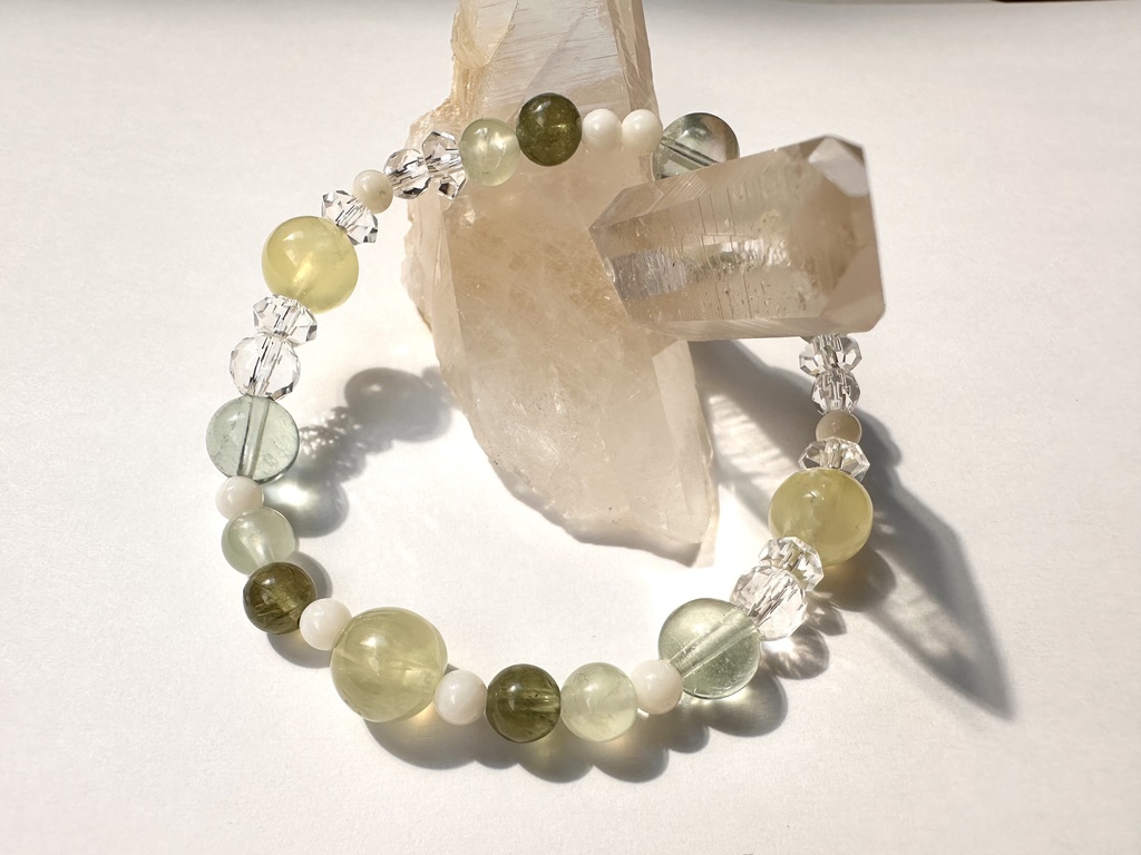 「 なずな 」 ✯ ゴールデンプレナイト ホワイトコーラル グリーンアパタイト プレナイト グリーンフローライト / 天然石ブレスレット パワーストーン 天然石アクセサリー