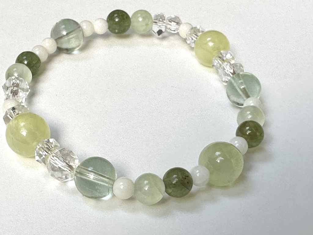 「 なずな 」 ✯ ゴールデンプレナイト ホワイトコーラル グリーンアパタイト プレナイト グリーンフローライト / 天然石ブレスレット パワーストーン 天然石アクセサリー