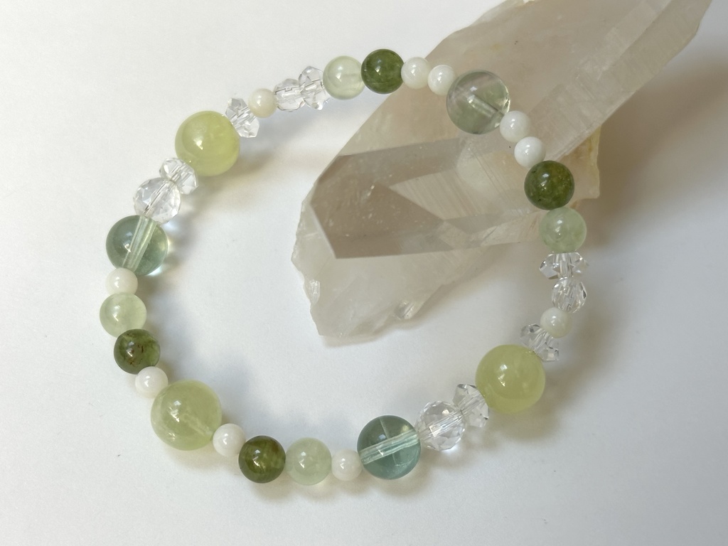 「 なずな 」 ✯ ゴールデンプレナイト ホワイトコーラル グリーンアパタイト プレナイト グリーンフローライト / 天然石ブレスレット パワーストーン 天然石アクセサリー