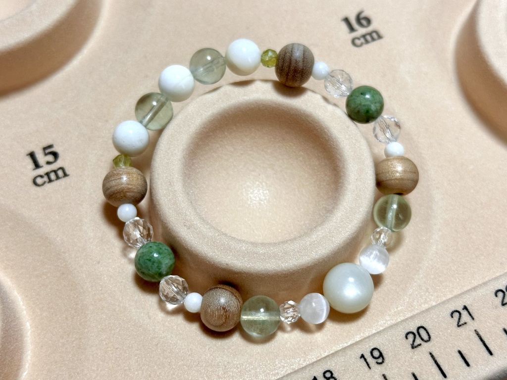 「 こでまり 」  ✯ ムーンストーン セレナイト フローライト 和桜 ドラゴンアイ ゴールデンシャコガイ ペリドット  / 天然石ブレスレット パワーストーン 天然石アクセサリー