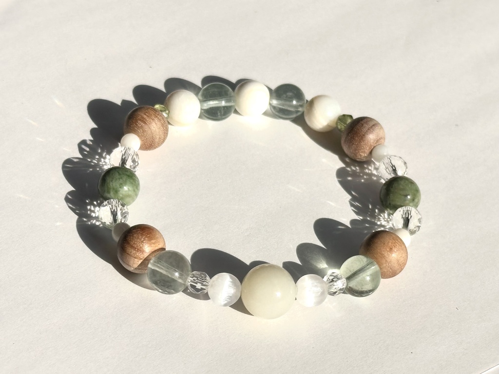 「 こでまり 」  ✯ ムーンストーン セレナイト フローライト 和桜 ドラゴンアイ ゴールデンシャコガイ ペリドット  / 天然石ブレスレット パワーストーン 天然石アクセサリー
