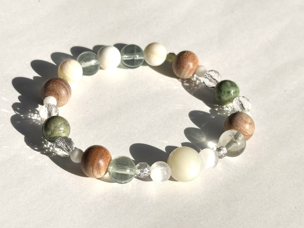 「 こでまり 」  ✯ ムーンストーン セレナイト フローライト 和桜 ドラゴンアイ ゴールデンシャコガイ ペリドット  / 天然石ブレスレット パワーストーン 天然石アクセサリー