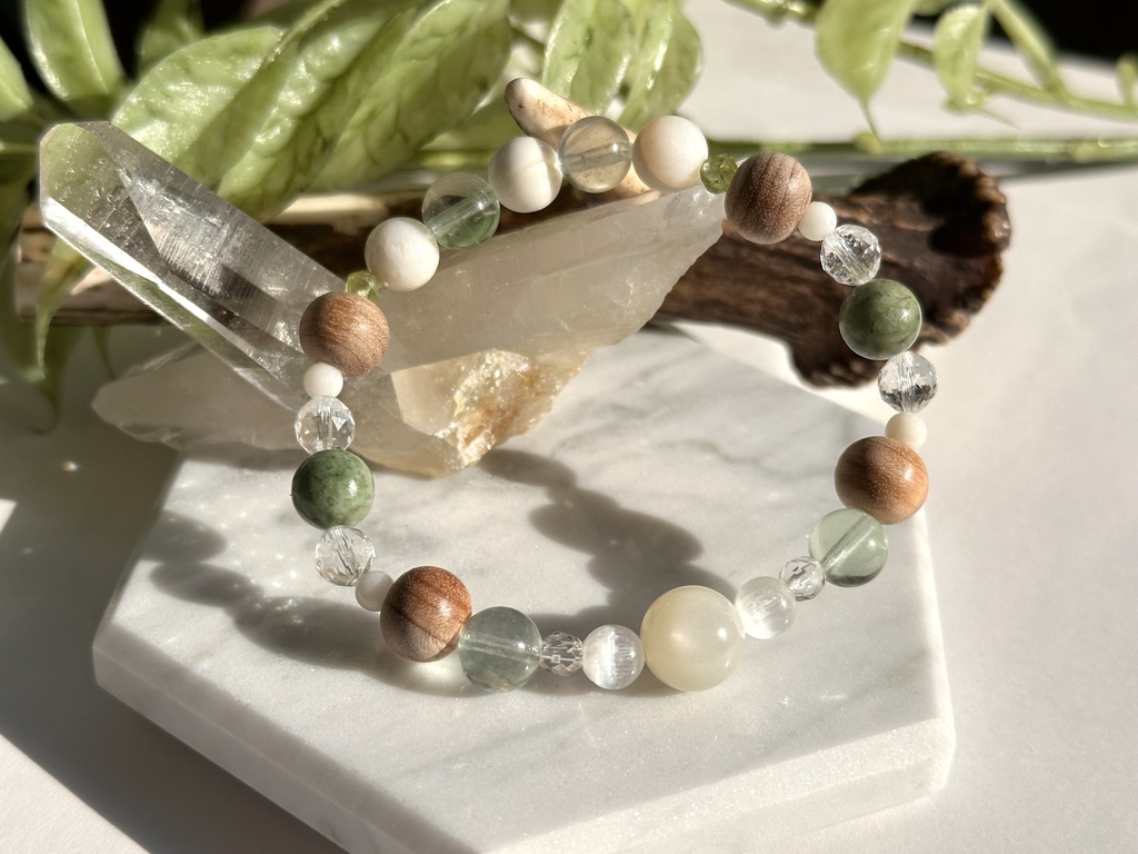 「 こでまり 」  ✯ ムーンストーン セレナイト フローライト 和桜 ドラゴンアイ ゴールデンシャコガイ ペリドット  / 天然石ブレスレット パワーストーン 天然石アクセサリー