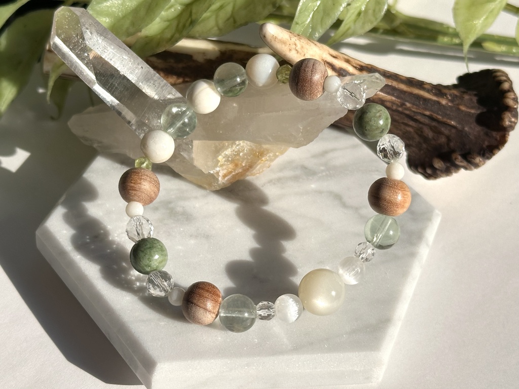 「 こでまり 」  ✯ ムーンストーン セレナイト フローライト 和桜 ドラゴンアイ ゴールデンシャコガイ ペリドット  / 天然石ブレスレット パワーストーン 天然石アクセサリー