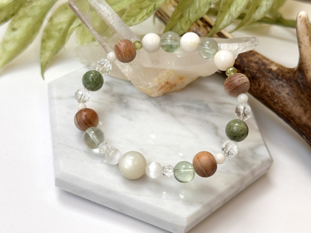 「 こでまり 」  ✯ ムーンストーン セレナイト フローライト 和桜 ドラゴンアイ ゴールデンシャコガイ ペリドット  / 天然石ブレスレット パワーストーン 天然石アクセサリー