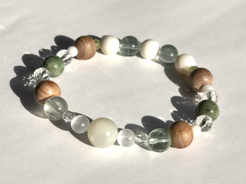 「 こでまり 」  ✯ ムーンストーン セレナイト フローライト 和桜 ドラゴンアイ ゴールデンシャコガイ ペリドット  / 天然石ブレスレット パワーストーン 天然石アクセサリー