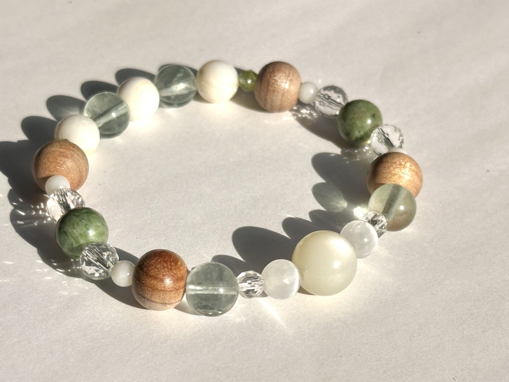 「 こでまり 」  ✯ ムーンストーン セレナイト フローライト 和桜 ドラゴンアイ ゴールデンシャコガイ ペリドット  / 天然石ブレスレット パワーストーン 天然石アクセサリー