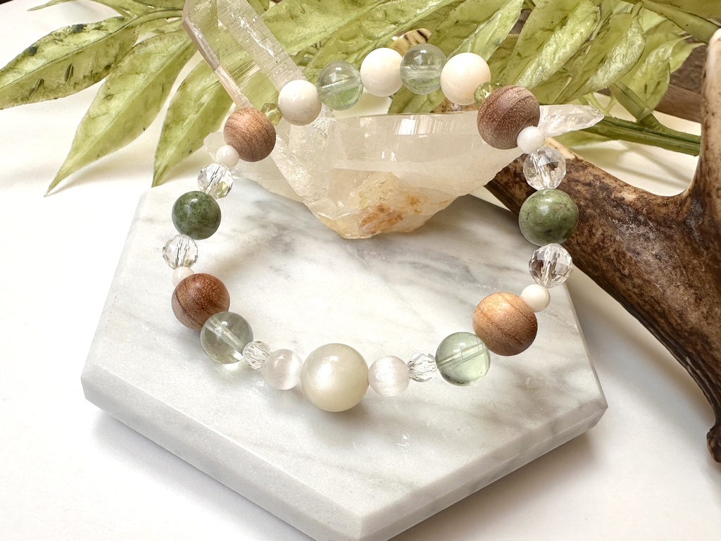 「 こでまり 」  ✯ ムーンストーン セレナイト フローライト 和桜 ドラゴンアイ ゴールデンシャコガイ ペリドット  / 天然石ブレスレット パワーストーン 天然石アクセサリー