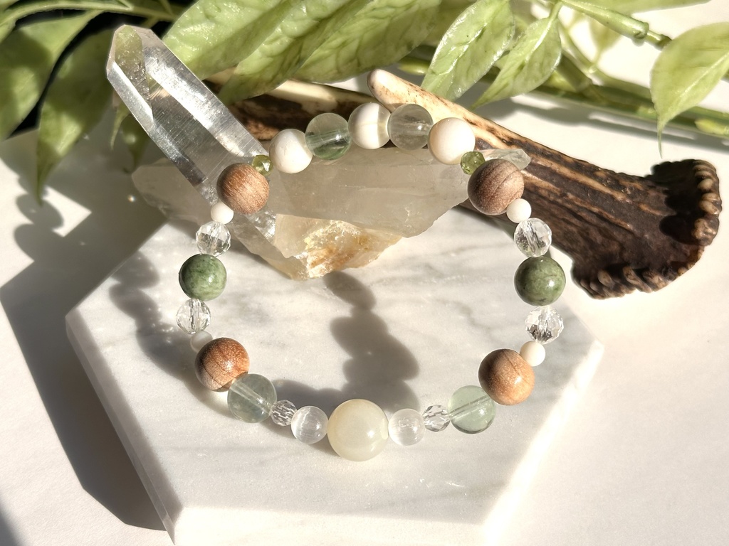 「 こでまり 」  ✯ ムーンストーン セレナイト フローライト 和桜 ドラゴンアイ ゴールデンシャコガイ ペリドット  / 天然石ブレスレット パワーストーン 天然石アクセサリー