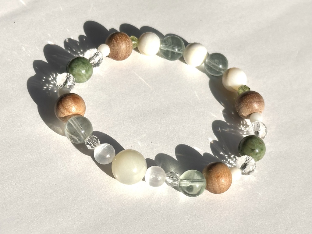 「 こでまり 」  ✯ ムーンストーン セレナイト フローライト 和桜 ドラゴンアイ ゴールデンシャコガイ ペリドット  / 天然石ブレスレット パワーストーン 天然石アクセサリー