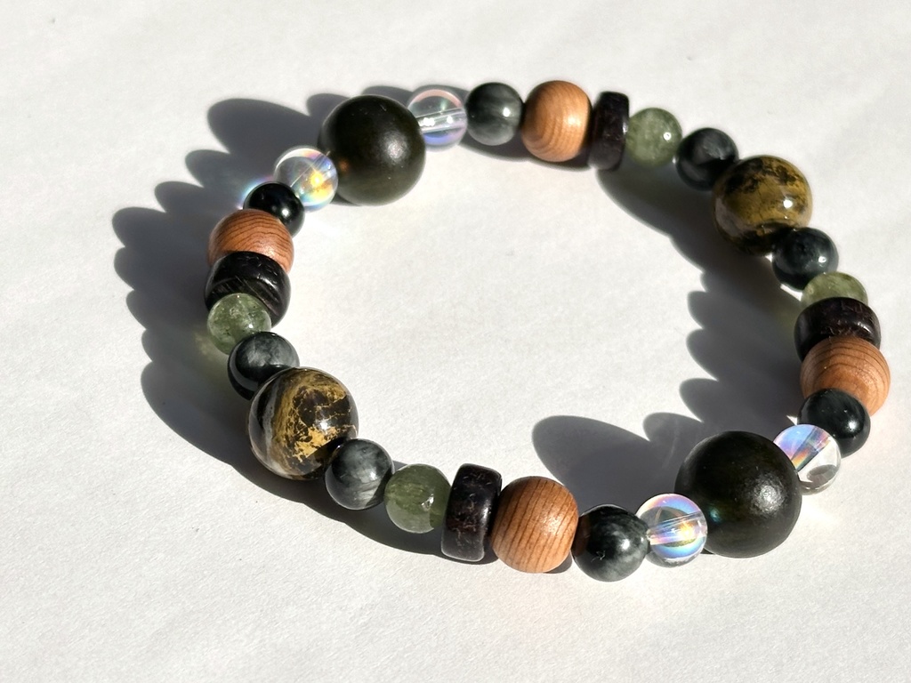 「 見据える鷲 」 ✯ ボルダーオパール イーグルアイ グリーンアパタイト 黒檀 緑檀 生命樹 屋久杉 半面オーラ水晶/ 天然石ブレスレット パワーストーン 天然石アクセサリー