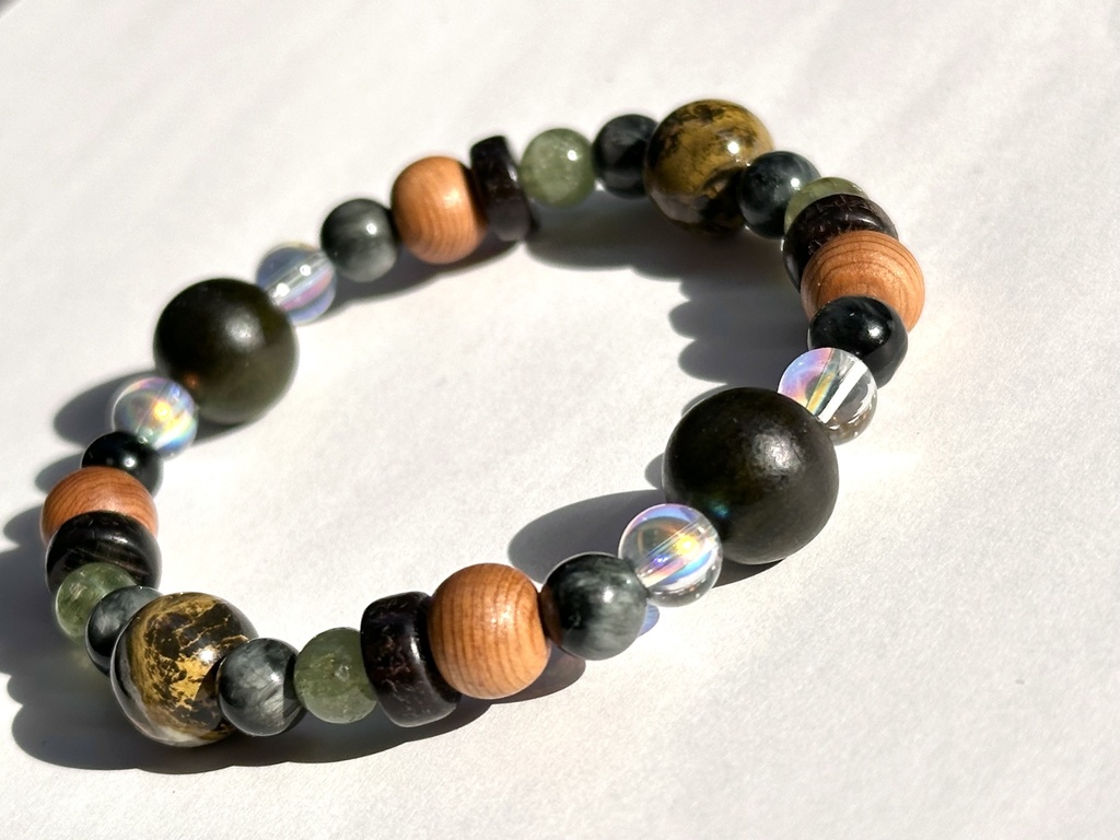 「 見据える鷲 」 ✯ ボルダーオパール イーグルアイ グリーンアパタイト 黒檀 緑檀 生命樹 屋久杉 半面オーラ水晶/ 天然石ブレスレット パワーストーン 天然石アクセサリー