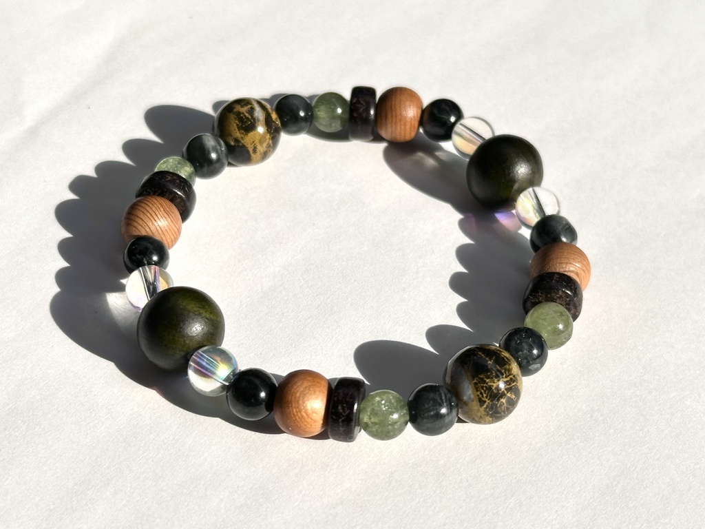 「 見据える鷲 」 ✯ ボルダーオパール イーグルアイ グリーンアパタイト 黒檀 緑檀 生命樹 屋久杉 半面オーラ水晶/ 天然石ブレスレット パワーストーン 天然石アクセサリー