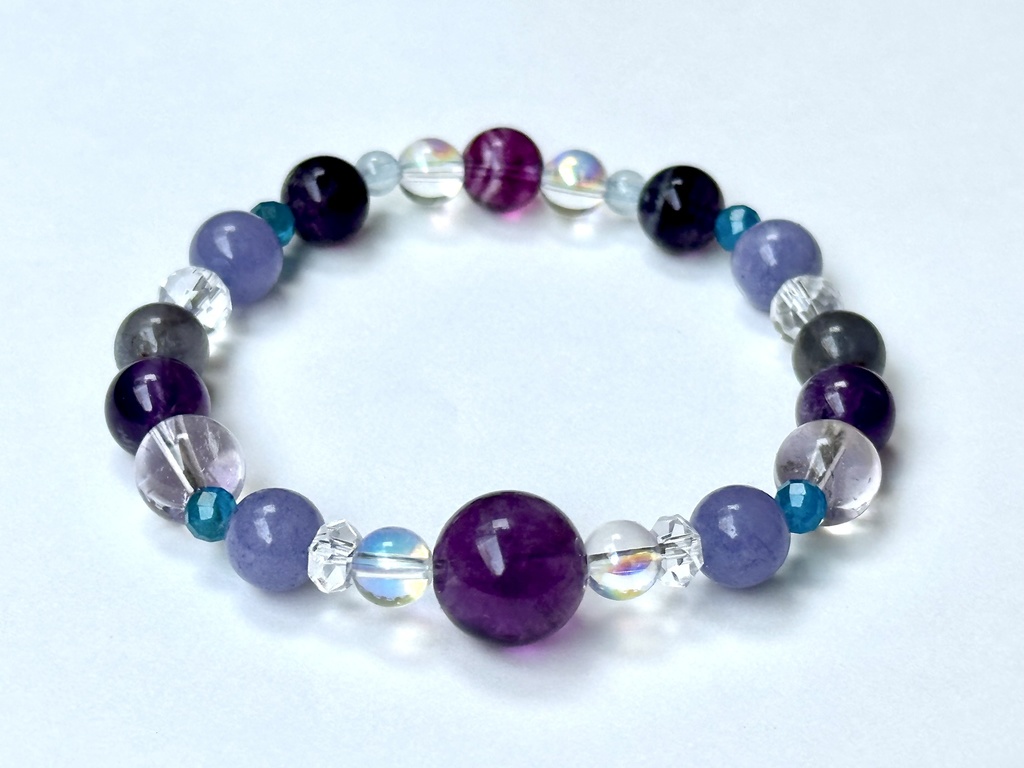 「 紫陽花-雨露と花びら- 」 ✯ パープルフローライト めのう アメジスト アパタイト アイオライトサンストーン etc/ 天然石ブレスレット パワーストーン 天然石アクセサリー