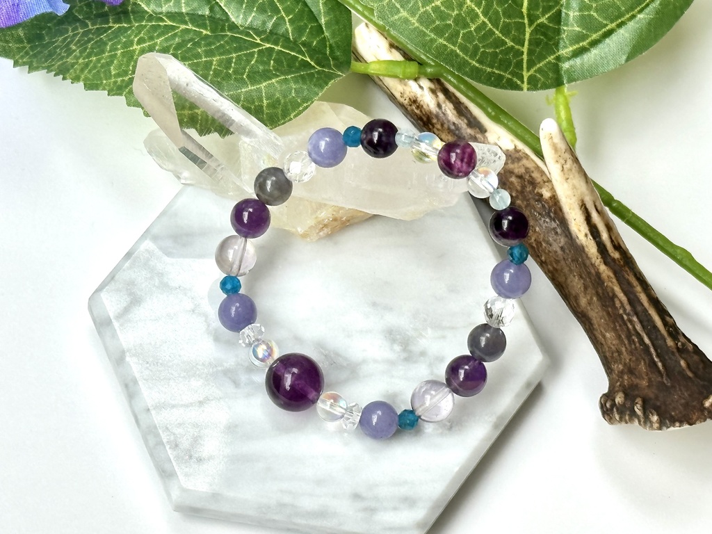 「 紫陽花-雨露と花びら- 」 ✯ パープルフローライト めのう アメジスト アパタイト アイオライトサンストーン etc/ 天然石ブレスレット パワーストーン 天然石アクセサリー