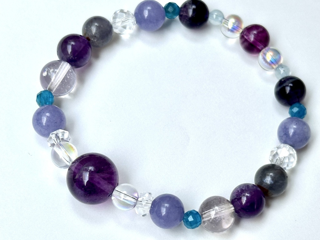 「 紫陽花-雨露と花びら- 」 ✯ パープルフローライト めのう アメジスト アパタイト アイオライトサンストーン etc/ 天然石ブレスレット パワーストーン 天然石アクセサリー