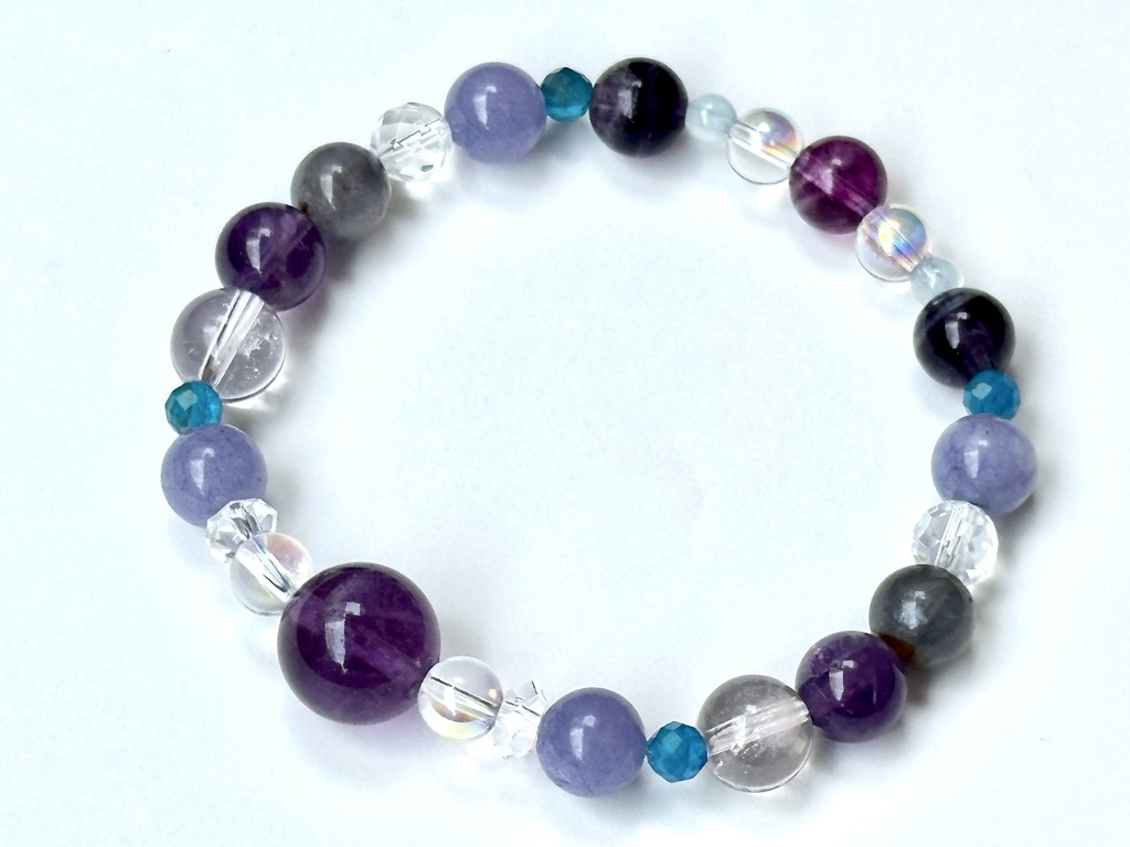 「 紫陽花-雨露と花びら- 」 ✯ パープルフローライト めのう アメジスト アパタイト アイオライトサンストーン etc/ 天然石ブレスレット パワーストーン 天然石アクセサリー