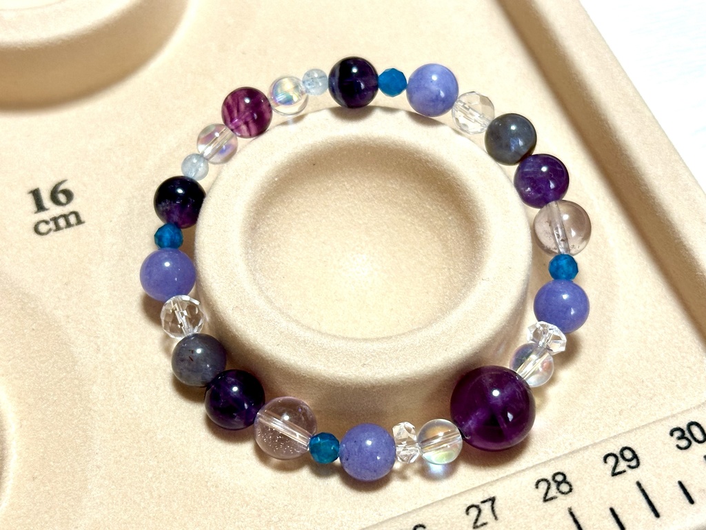 「 紫陽花-雨露と花びら- 」 ✯ パープルフローライト めのう アメジスト アパタイト アイオライトサンストーン etc/ 天然石ブレスレット パワーストーン 天然石アクセサリー