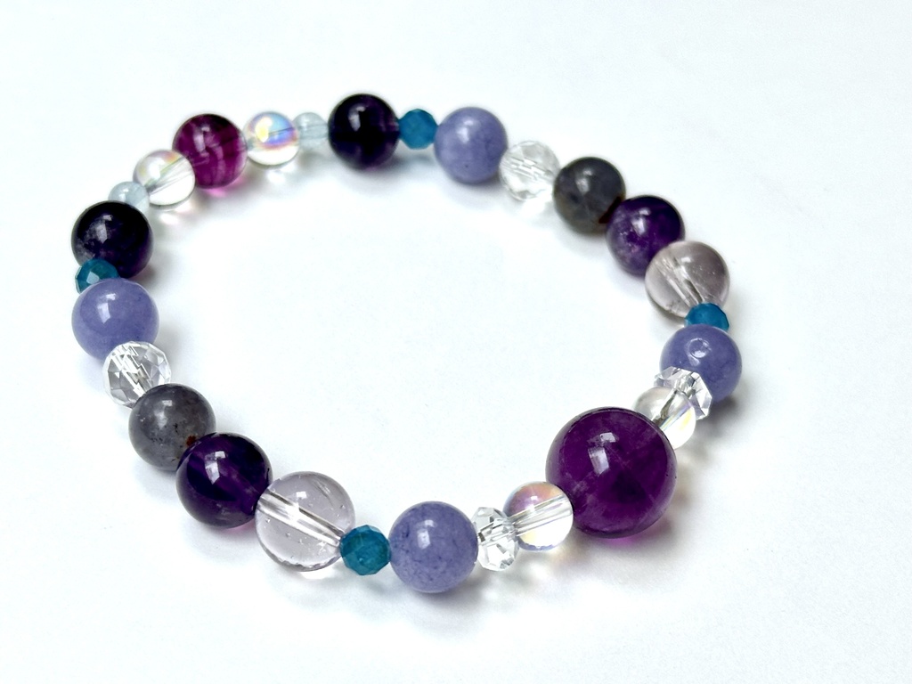 「 紫陽花-雨露と花びら- 」 ✯ パープルフローライト めのう アメジスト アパタイト アイオライトサンストーン etc/ 天然石ブレスレット パワーストーン 天然石アクセサリー