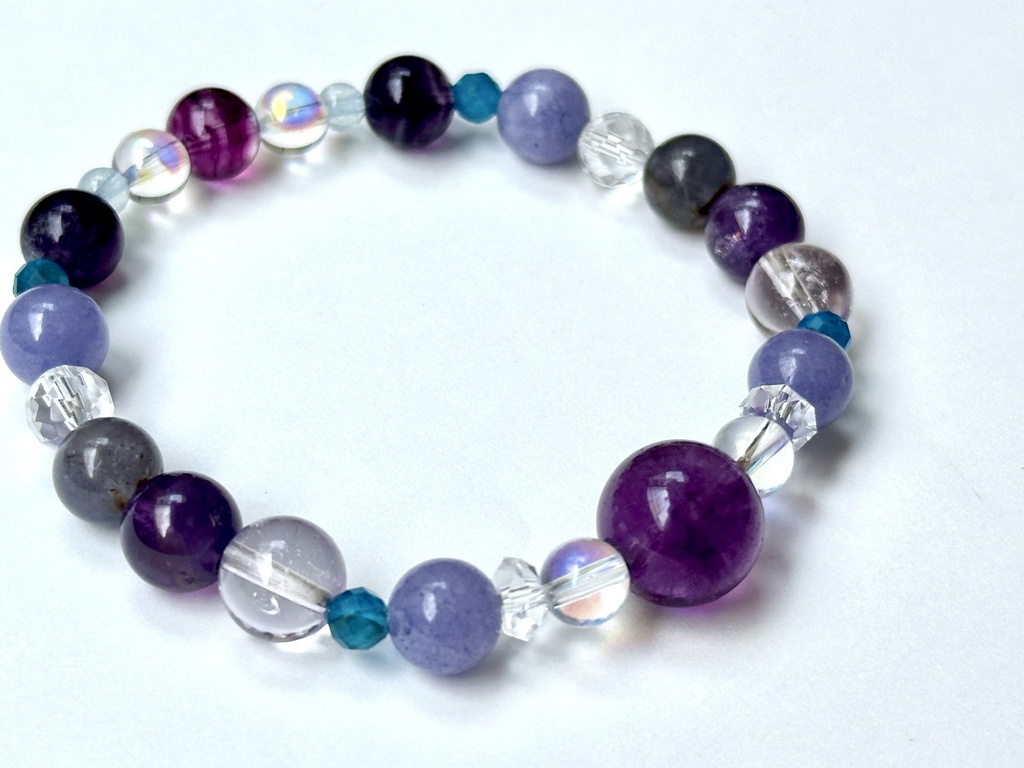 「 紫陽花-雨露と花びら- 」 ✯ パープルフローライト めのう アメジスト アパタイト アイオライトサンストーン etc/ 天然石ブレスレット パワーストーン 天然石アクセサリー