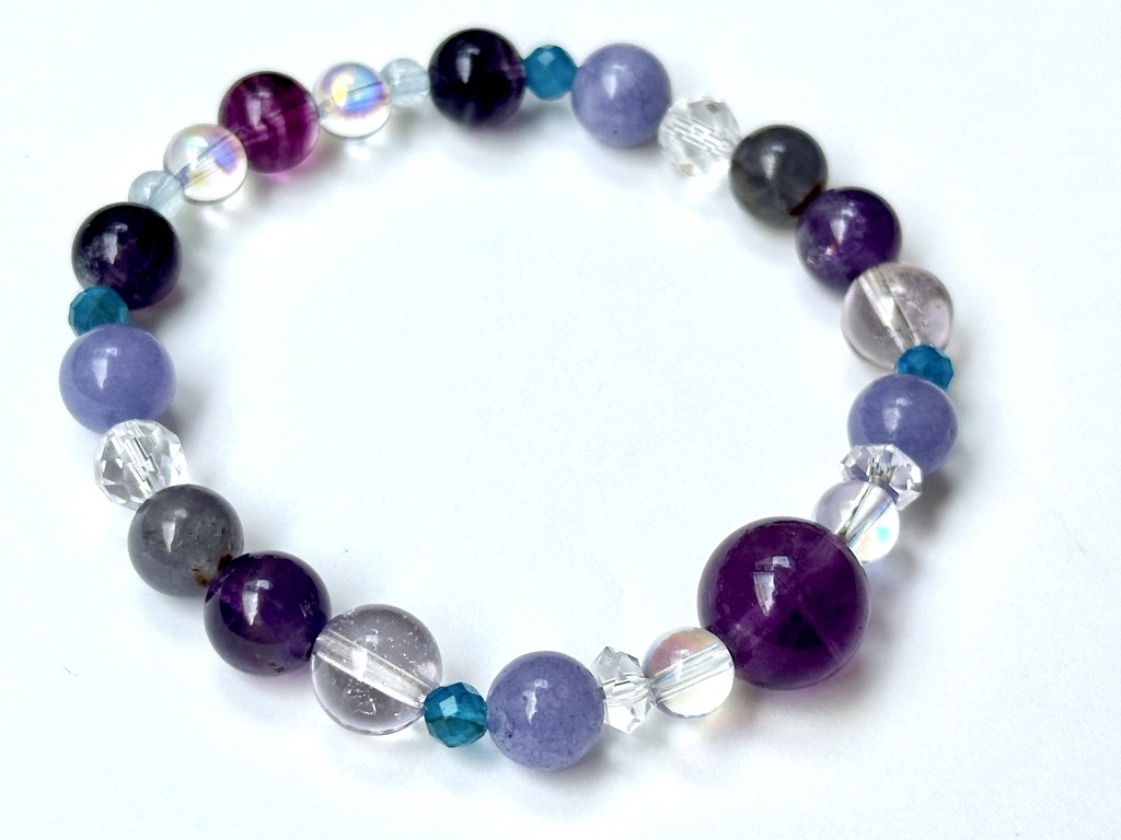 「 紫陽花-雨露と花びら- 」 ✯ パープルフローライト めのう アメジスト アパタイト アイオライトサンストーン etc/ 天然石ブレスレット パワーストーン 天然石アクセサリー