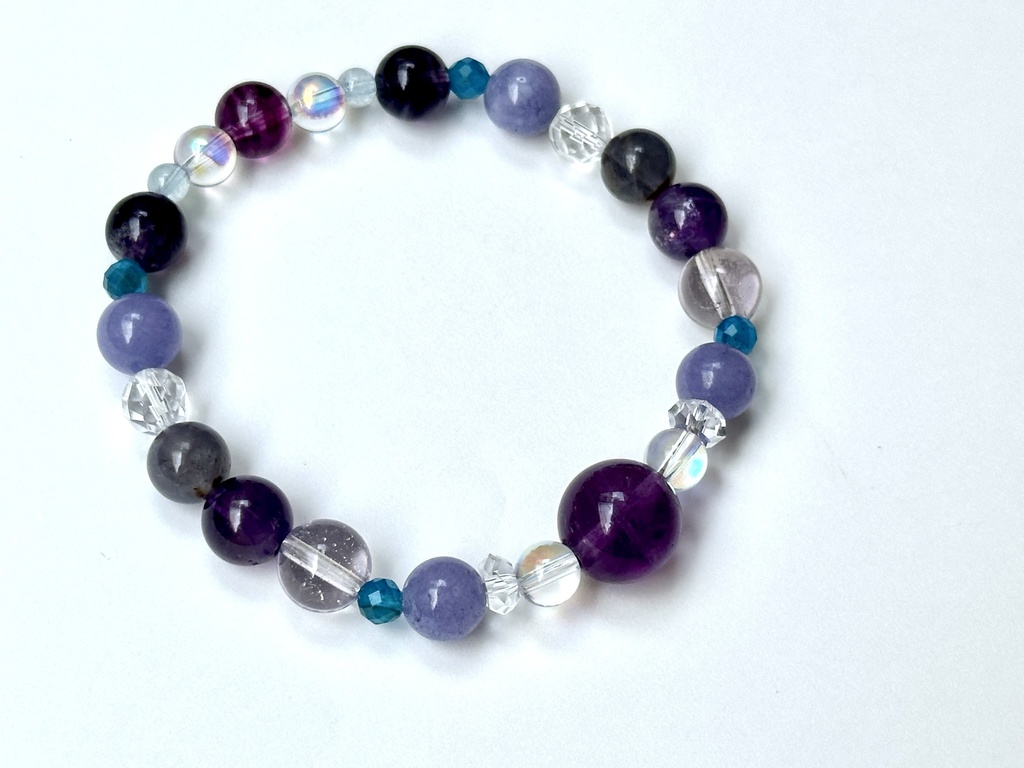 「 紫陽花-雨露と花びら- 」 ✯ パープルフローライト めのう アメジスト アパタイト アイオライトサンストーン etc/ 天然石ブレスレット パワーストーン 天然石アクセサリー