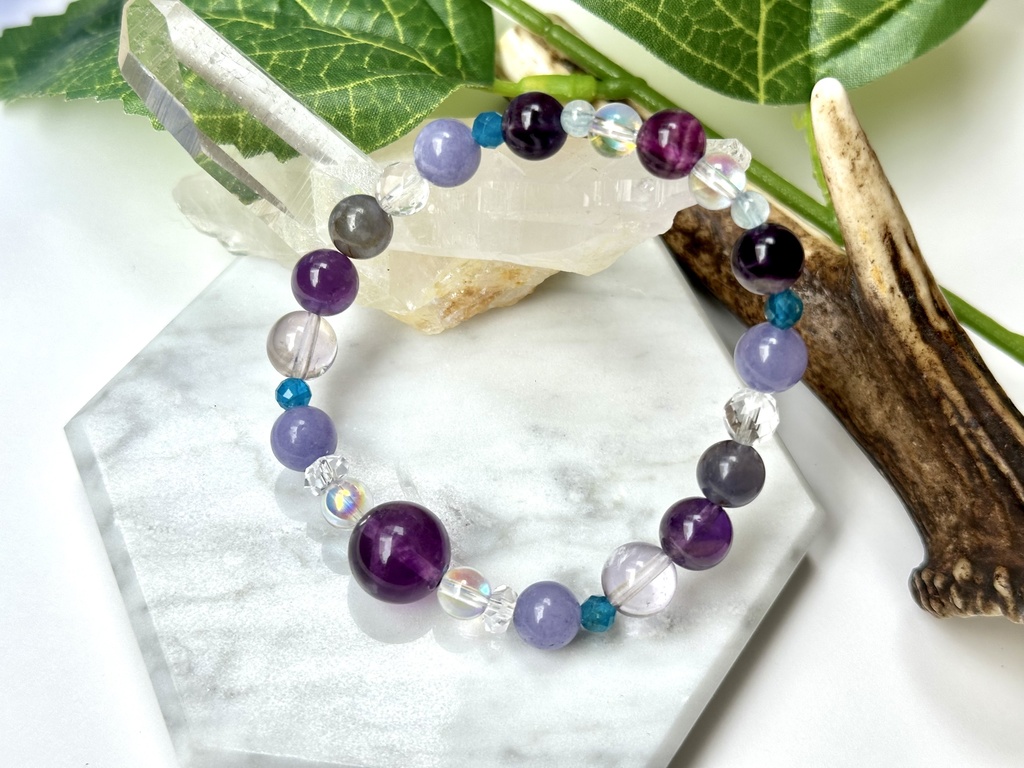 「 紫陽花-雨露と花びら- 」 ✯ パープルフローライト めのう アメジスト アパタイト アイオライトサンストーン etc/ 天然石ブレスレット パワーストーン 天然石アクセサリー