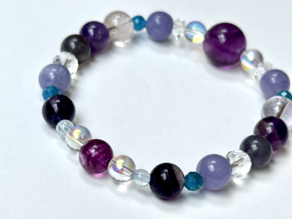 「 紫陽花-雨露と花びら- 」 ✯ パープルフローライト めのう アメジスト アパタイト アイオライトサンストーン etc/ 天然石ブレスレット パワーストーン 天然石アクセサリー